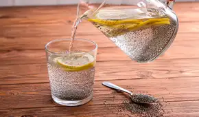 Los científicos responden a la tendencia del agua de chía en TikTok: ¿realmente ayuda a bajar de peso o es solo un mito viral?