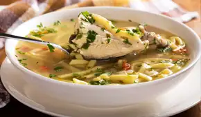 La ciencia lo avala: la sopa de pollo ayuda a recuperarnos más rápido de la gripe y resfriados