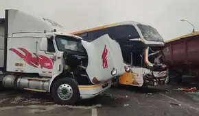 Un bus interprovincial y dos camiones de carga chocan en plena Panamericana Norte, a la altura de Chancay: trailer intentó dar vuelta en U