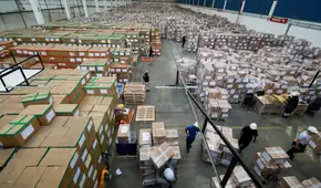 Contraloría detecta más de 400.000 kits escolares en almacén en Lurín que no fueron repartidos a zonas vulnerables