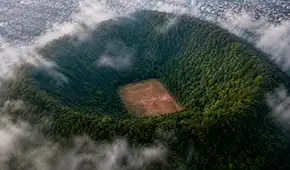 Así se juega al fútbol en el cráter de un volcán de México a más de 2.600 metros: es conocido como la “cancha de los dioses”