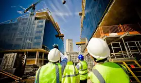 Crece la demanda de profesionales en construcción: empresas priorizan habilidades digitales y gestión