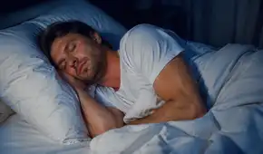 Cómo dormir protege tu corazón: descubre qué posiciones reducen la carga cardíaca y cuáles aumentan el riesgo