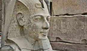 Arqueólogos encontraron después de casi 100 años la parte que le faltaba a una estatua de Ramses II