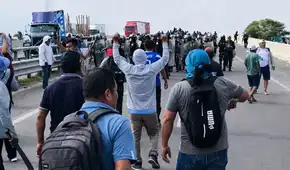 Paro agrario indefinido: manifestantes y policías se enfrentan por apertura de vía en Piura