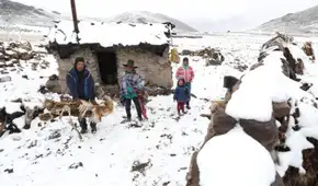 Hasta 5 centímetros de nieve: bajas temperatura dejan muertos, bloquean vías y afectan ganado en estas regiones