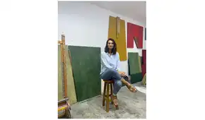 Mármol, madera y pigmento alternan en las rigurosas abstracciones de Michelle Magot, por Czar Gutiérrez