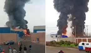 Feroz incendio en fábrica Ferrosalt de Lurín moviliza a más de 10 unidades de Bomberos