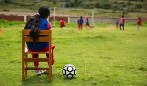 En lo que dura un partido de fútbol, 8 niñas sufren violencia en Perú: iniciativa busca prevenirla desde el deporte