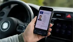 España y la UE dan un salto digital: a partir de 2027 podrás llevar tu carnet de conducir y DNI en el móvil con total validez legal