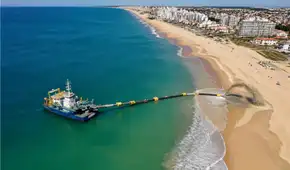 Portugal invierte casi 15 millones de euros para trasladar millones de toneladas de arena y salvar sus playas más emblemáticas