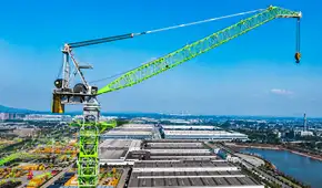 China presenta una gigantesca grúa capaz de instalar turbinas eólicas de nueva generación: puede levantar más de 200 toneladas