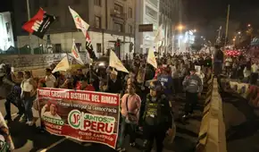 Simpatizantes de Juntos por el Perú marchan en el Centro de Lima pidiendo la "defensa del voto popular"