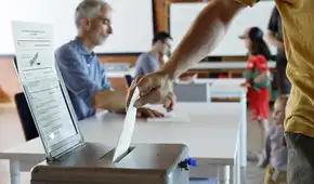 Suiza rechaza frenar la inmigración en referéndum que buscaba limitar el aumento de la población a 10 millones en 2050