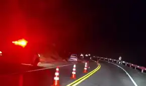 Cuatro muertos y un herido grave deja fatal choque entre auto y camión en Arequipa: hallaron latas de cerveza