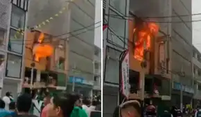 Fuerte incendio consume vivienda cerca a galerías en Gamarra: al menos 9 unidades atienden la emergencia