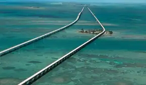 La carretera de 182 km que cruza el océano está considerada una de las más bellas del planeta