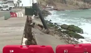 Cierran la playa La Herradura en Chorrillos tras colapso de parte del malecón por fuerte oleaje