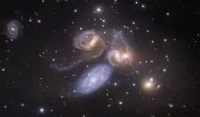 Astrónomos captan la fusión de 6 galaxias para formar una de las megaestructuras más grandes del universo