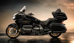 China crea la primera motocicleta de producción con motor bóxer de 8 cilindros del mundo: parece un avión y recorre más de 400 km