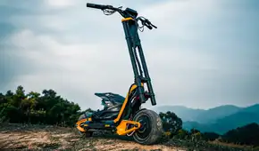 China crea el scooter eléctrico más rápido del mundo que recorre más de 150 km: sus 2 motores generan 8.400 W de potencia