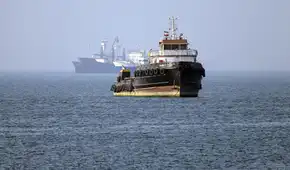 Irán cierra el estrecho de Ormuz tras nuevos ataques de EE.UU. y bombardea bases estadounidenses en el Golfo