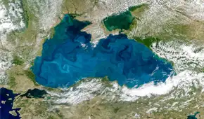 Un satélite de la NASA captura desde el espacio cómo el Mar Negro cambia de color a un brillante turquesa
