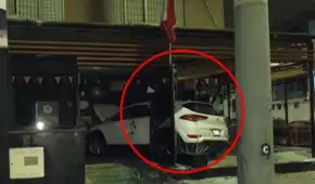 Triple choque en San Borja: camioneta pierde el control y se empotra en restaurante que quedó destruido