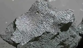 Cae un meteorito en un dormitorio y revela química de otro mundo: su asteroide creó los ingredientes para la vida