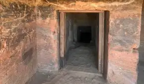 Arqueólogos descubren tumbas excavadas en la roca de 3.000 años de antiguedad en una necrópolis de Egipto
