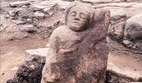 Un arqueólogo levanta una piedra y encuentra un guardián romano escondido bajo un cuartel durante 1.600 años
