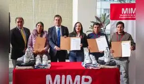 MIMP entrega bienes de apoyo social a 23 municipalidades de 12 regiones del país