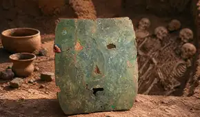 Una máscara de 3.000 años reescribe la historia: la pieza de cobre más antigua de los Andes aparece en una tumba fuera de Perú