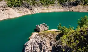Los bajos niveles de agua por la sequía revela un pedazo de la historia en un lago de Italia