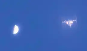Un astrofotógrafo logra capturar a la Estación Espacial Internacional cerca de Venus a plena luz del día