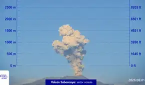 Volcán Sabancaya emite cenizas de hasta 1.900 metros y alerta a varios distritos de Arequipa