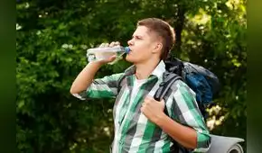 ¿Reutilizas botellas de plástico? Un estudio revela el problema invisible que puede aparecer después de varios días