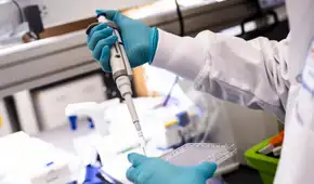 Moderna y Merck anuncian el éxito de su vacuna contra el melanoma tras un ensayo con resultados prometedores
