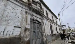 Entre la precariedad y obras paralizadas, miles de colegios están en riesgo ante El Niño y sismos