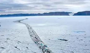 Una isla de 76 kilómetros cuadrados se desprendió de Groenlandia y los científicos esperan que se separen dos más