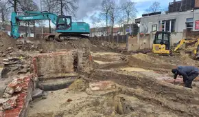 Unos obreros estaban construyendo apartamentos y encontraron el castillo de un rey español con tesoros en su interior