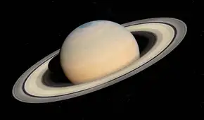 Astrónomos descubren una estructura geométrica de 10 lados que gira en la atmósfera de Saturno