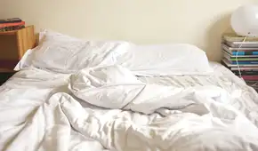 Una microbióloga revela con qué frecuencia se debe lavar la ropa de cama