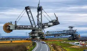 Así es la máquina más grande del mundo: tiene 225 metros de largo, pesa 14.200 toneladas y hace el trabajo de 40.000 personas