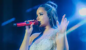 Kiara Lozano, cantante de Corazón Serrano, recibe duras críticas por olvidarse la letra de ‘Mix cholito’ en pleno concierto: “Qué falta de profesionalismo”