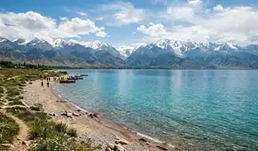 Arqueólogos encontraron bajo un lago las ruinas de una ciudad de la Ruta de la Seda tragada por un terremoto hace 600 años