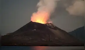 Volcán Krakatoa hizo erupción en Indonesia y paralizó aeropuertos con unos 270.000 pasajeros afectados