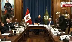 Ministro Astudillo lanza lisura en plena Comisión de Defensa: "Cómo hago para leer todo esto"