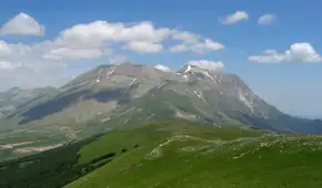 Algo extraño ocurre bajo Italia: la corteza terrestre está abriéndose lentamente como una cremallera