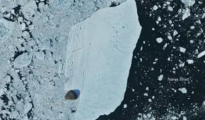 Un iceberg de más de 76 km², el más grande visto desde 2020, se desprendió de Groenlandia y estrelló contra una isla sin romperse